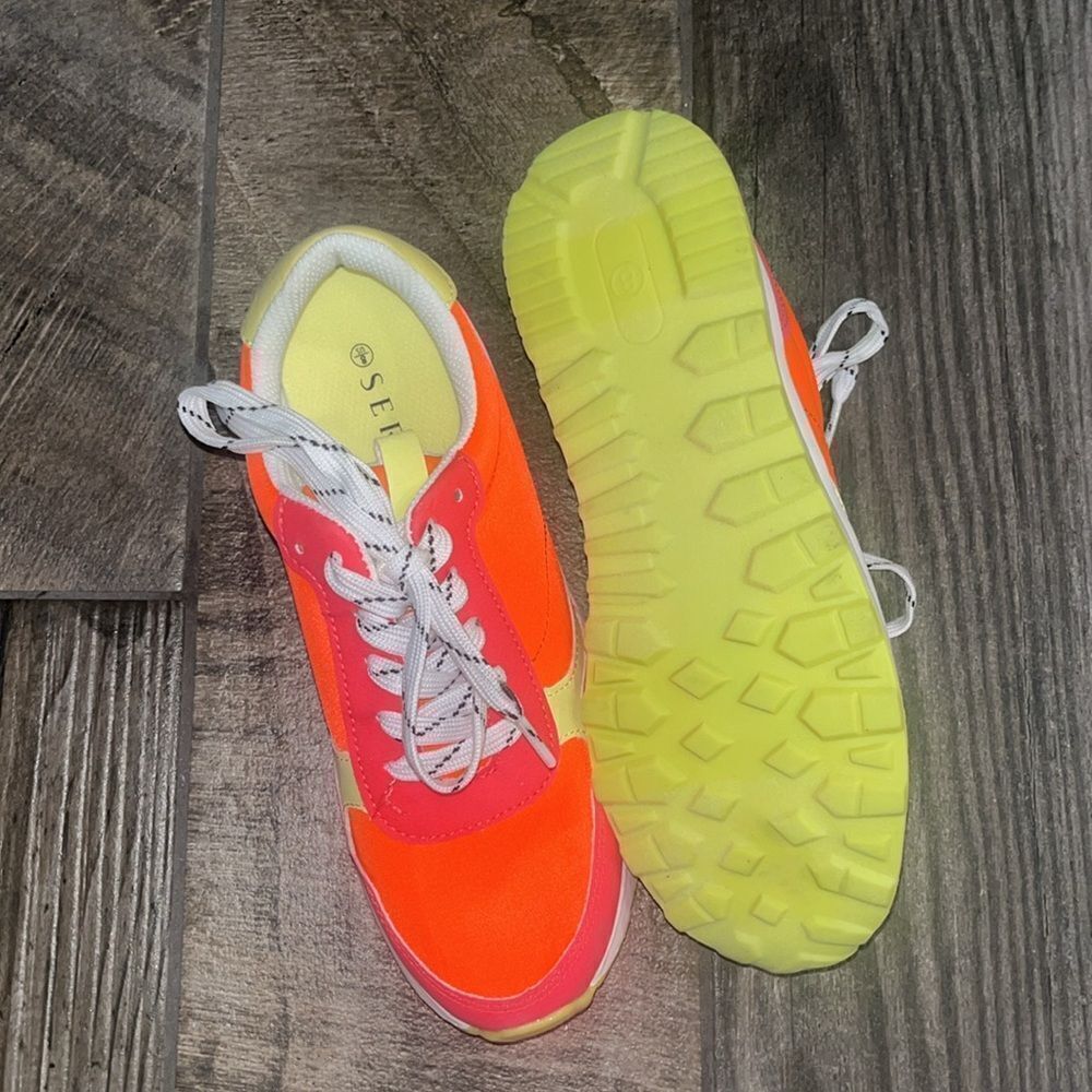 SERRA colorful light comfortable sneakers in excellent condition - Picture 3 of 3